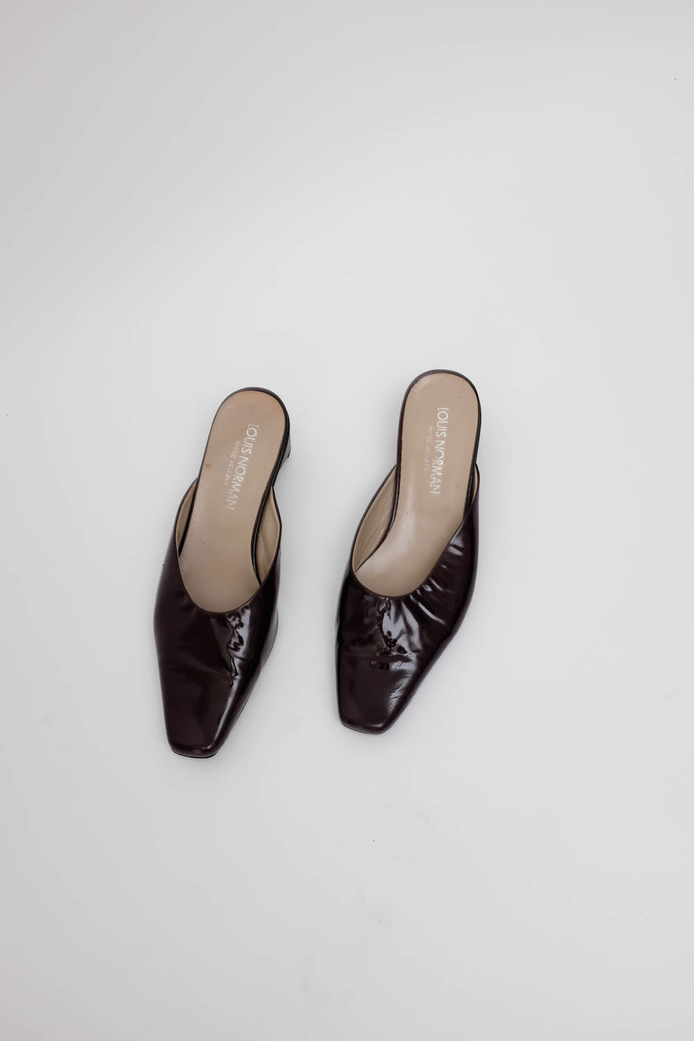 0032_PATENT LEATHER MULES 37