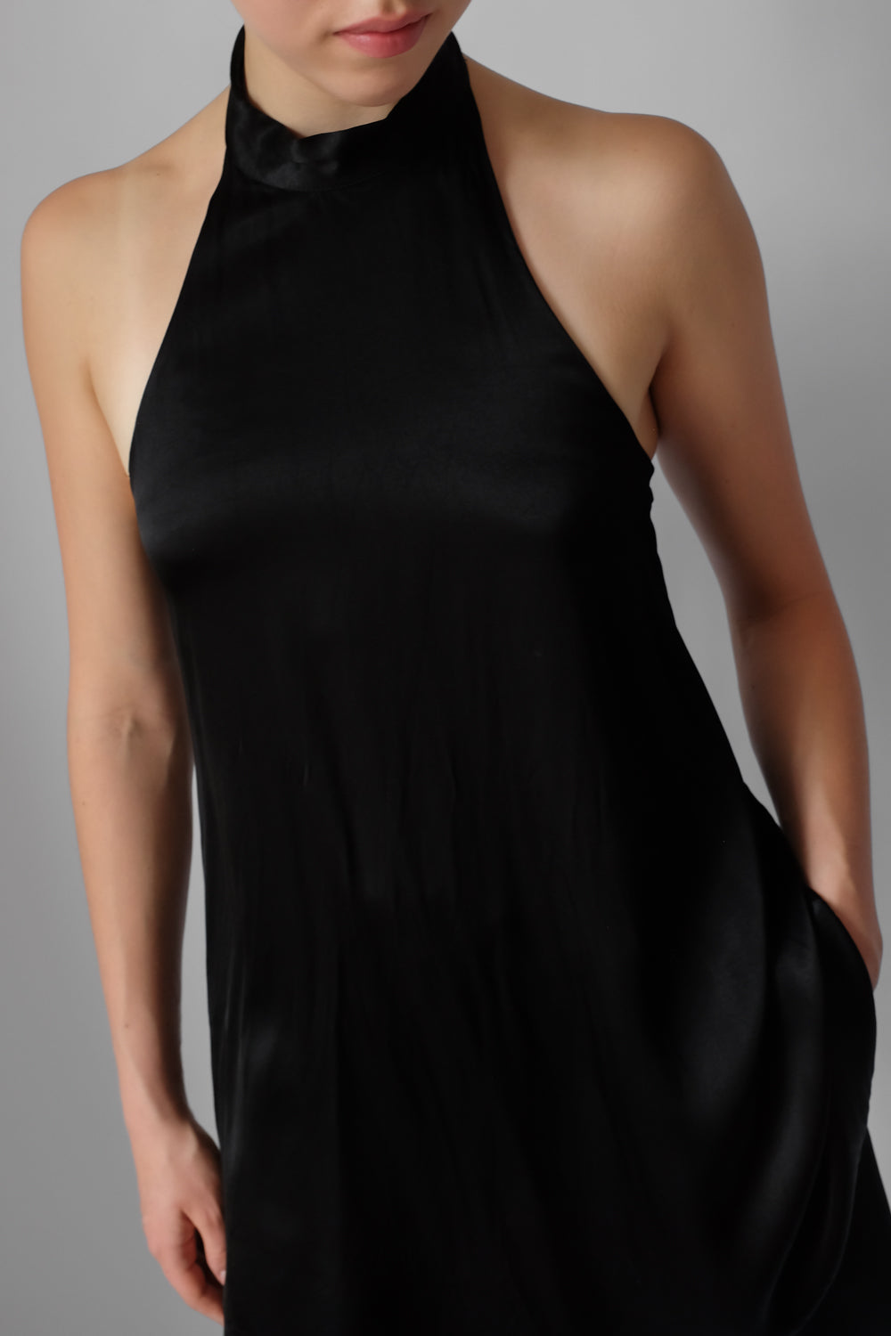 NECKHOLDER BLACK SATIN LONG TOP