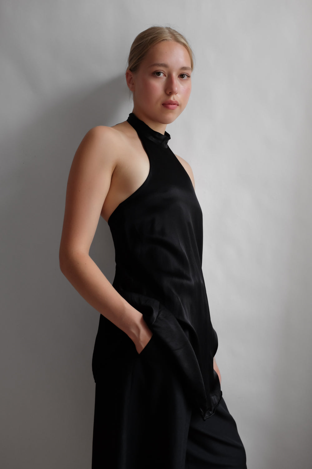 NECKHOLDER BLACK SATIN LONG TOP