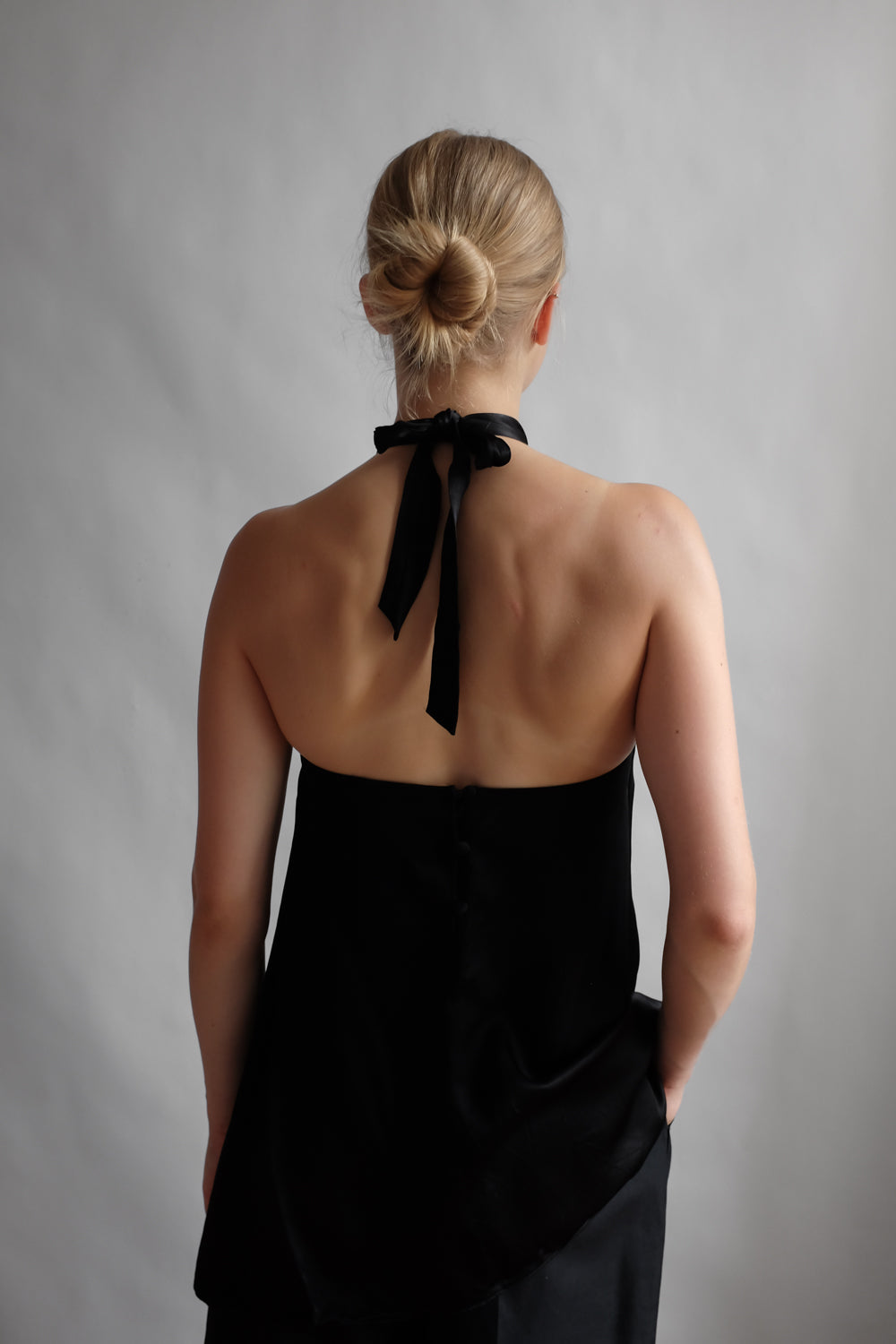 NECKHOLDER BLACK SATIN LONG TOP