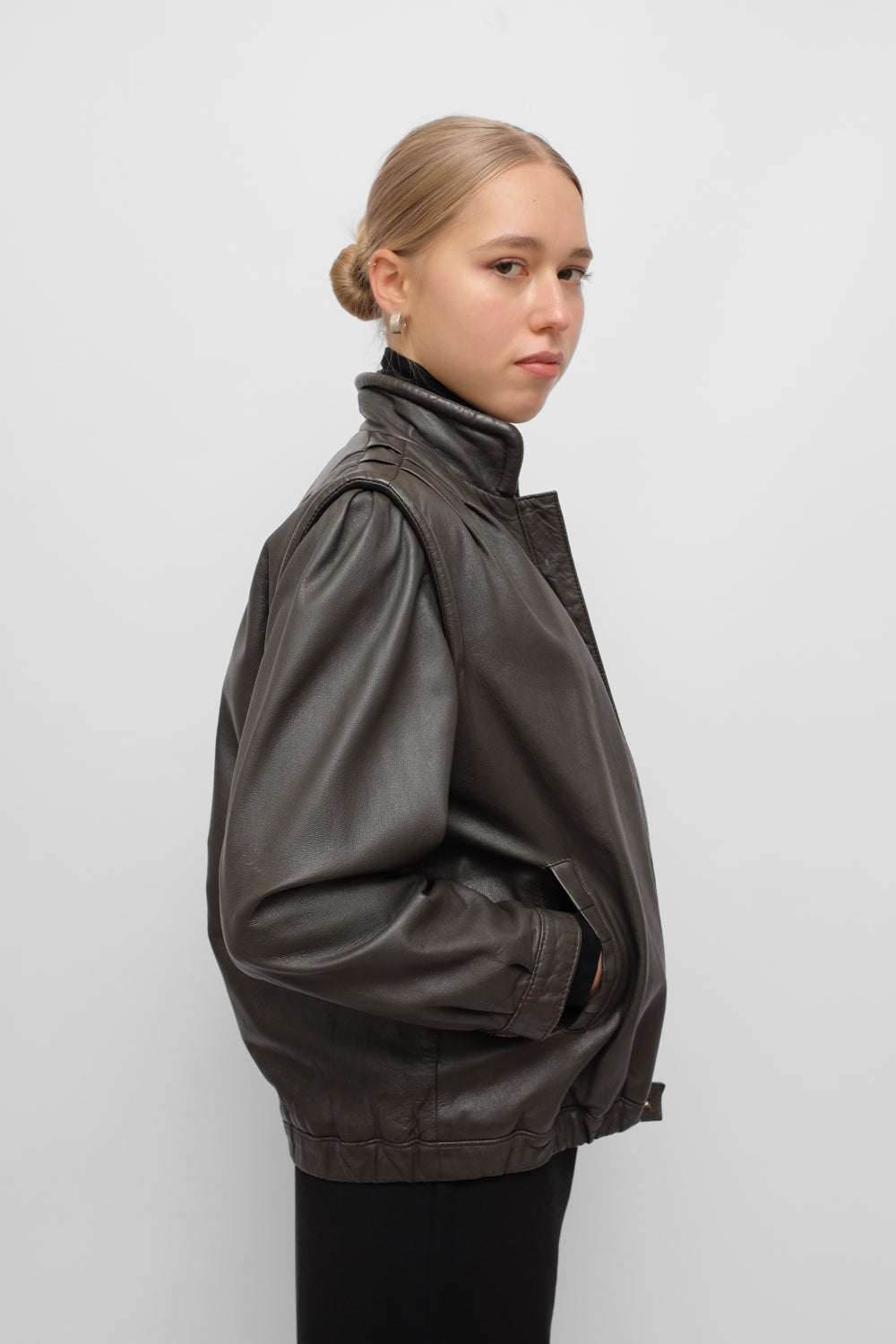 BROWN LEATHER VINTAGE BOMBER JACKET