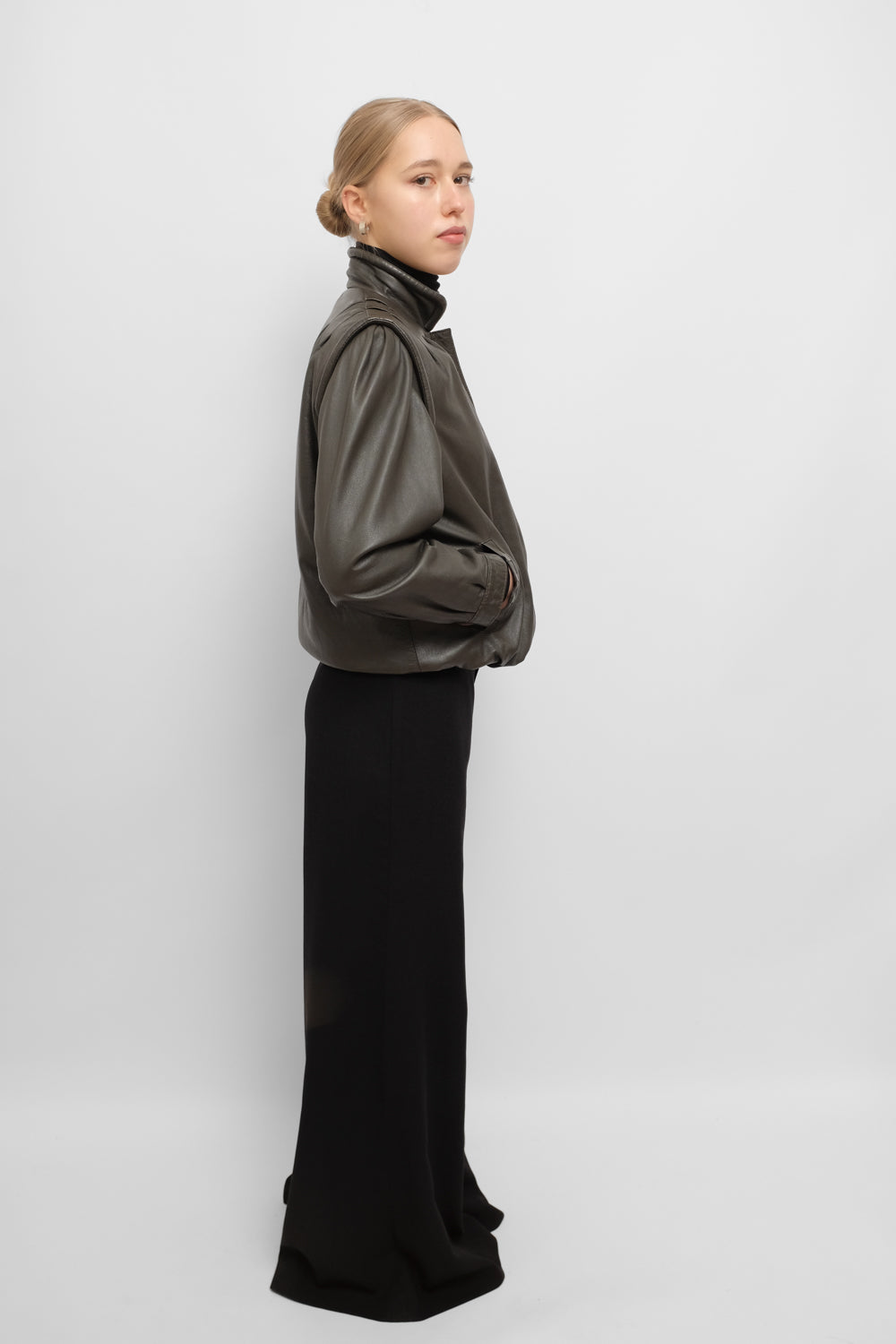 BROWN LEATHER VINTAGE BOMBER JACKET