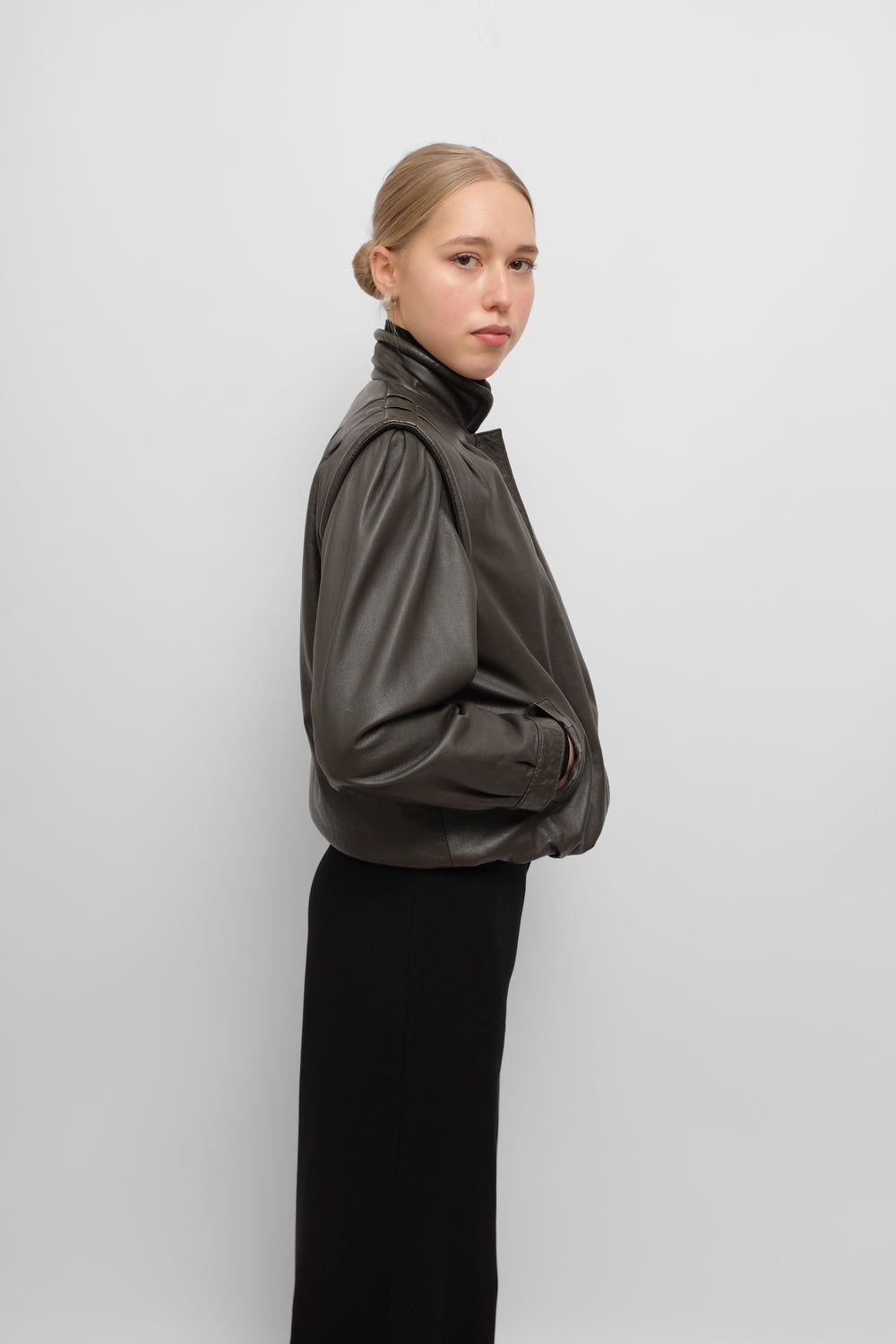 BROWN LEATHER VINTAGE BOMBER JACKET