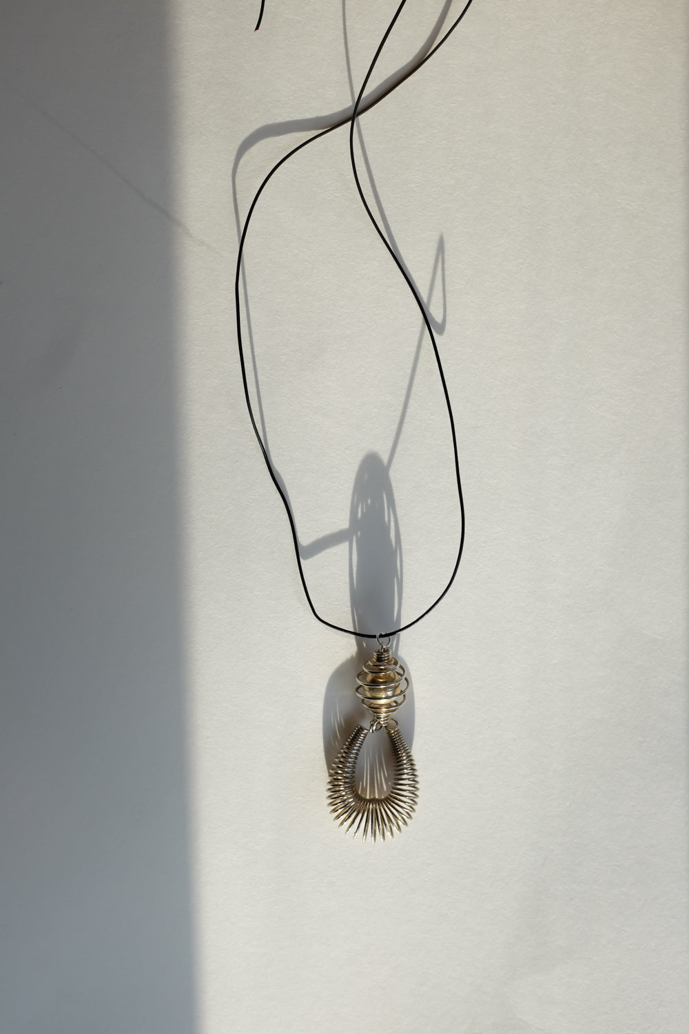 VINTAGE LEATHER NECKLACE WITH BOLD PENDANT