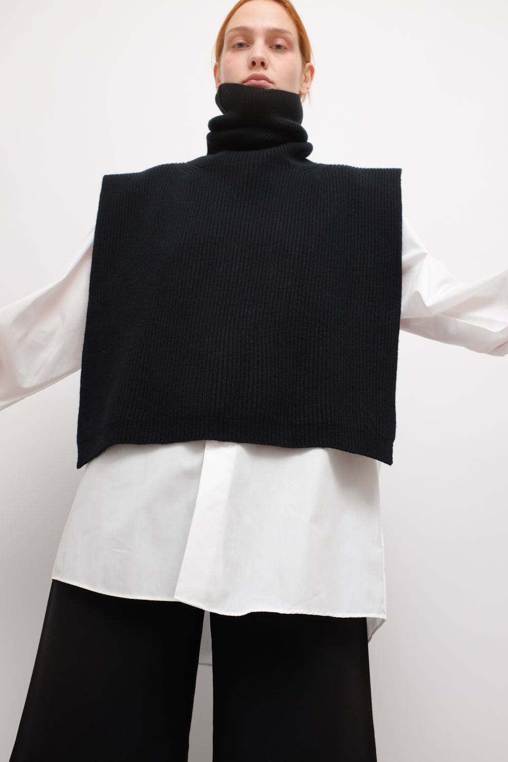 TOTEME WOOL RIB BLACK TURTLE VEST KNIT