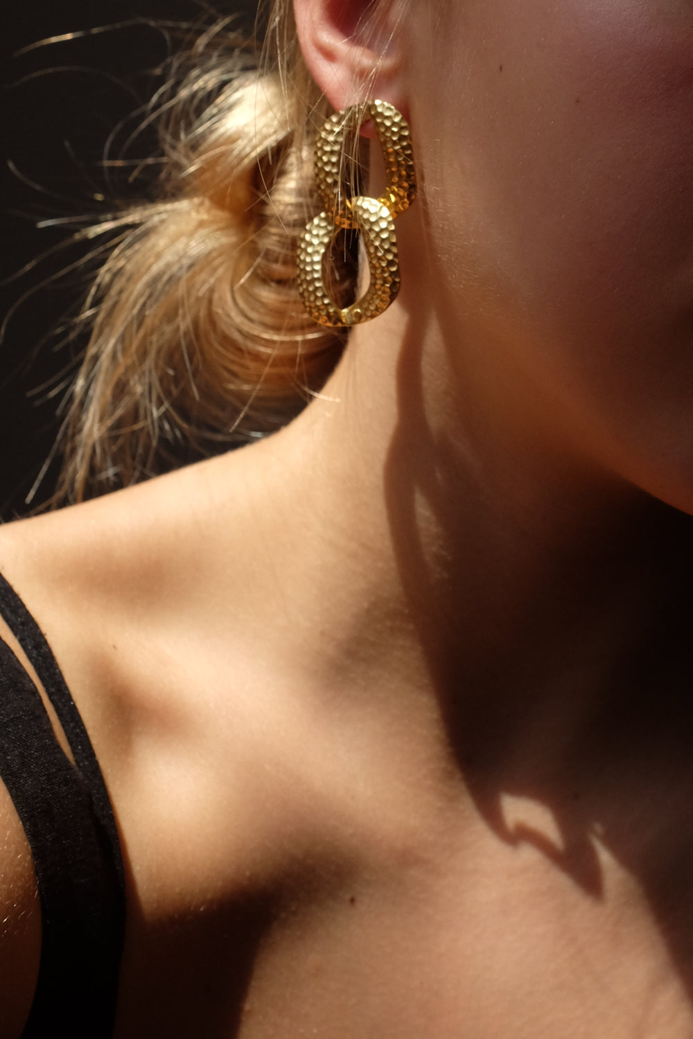 VINTAGE BOLD GOLD CHAIN EARRINGS