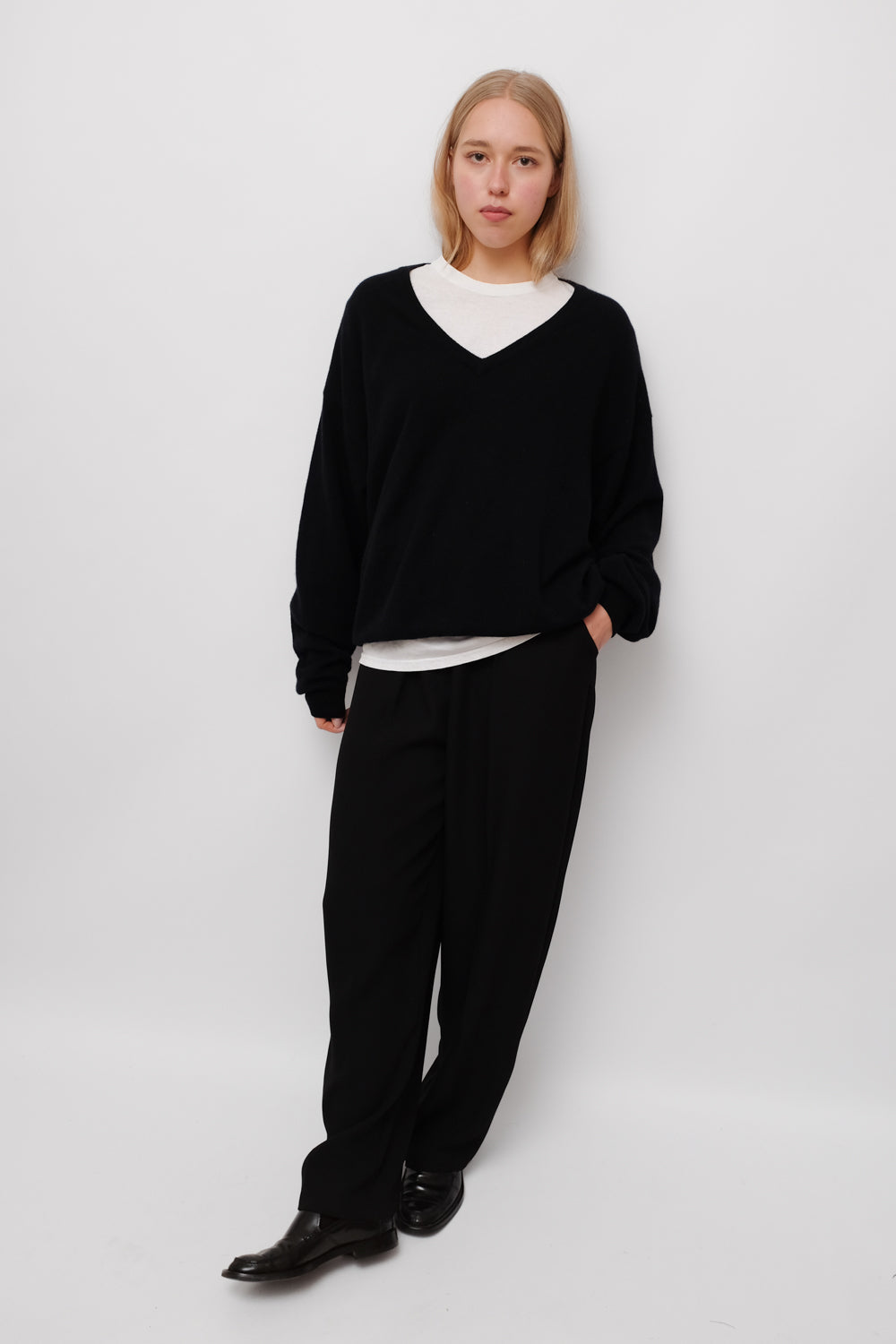 PURE CASHMERE V-NECK BLACK COSY SWEATER