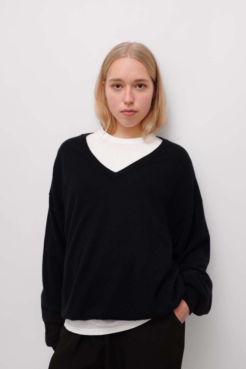 PURE CASHMERE V-NECK BLACK COSY SWEATER