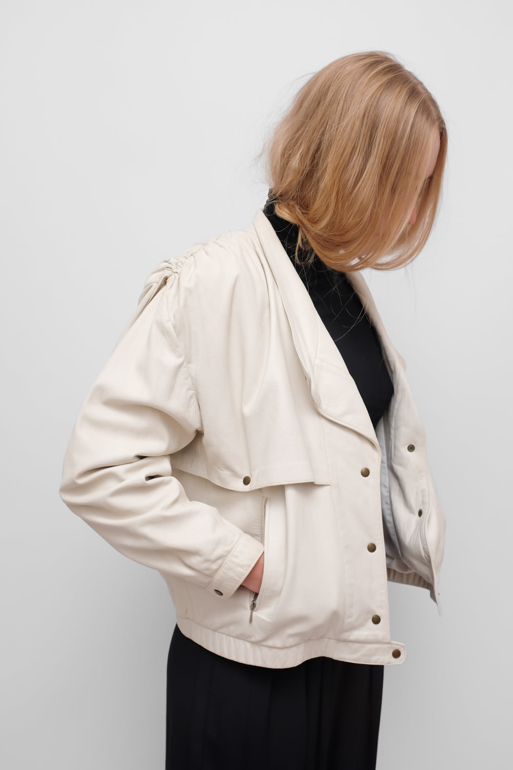 VINTAGE WHITE LEATHER BOMBER JACKET