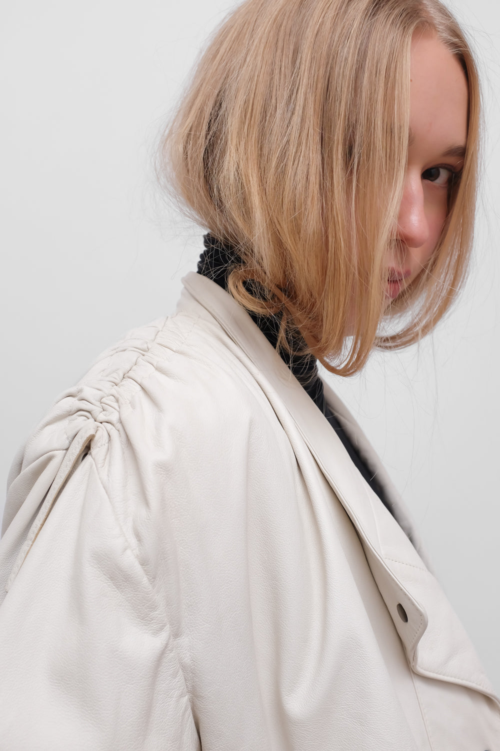 VINTAGE WHITE LEATHER BOMBER JACKET