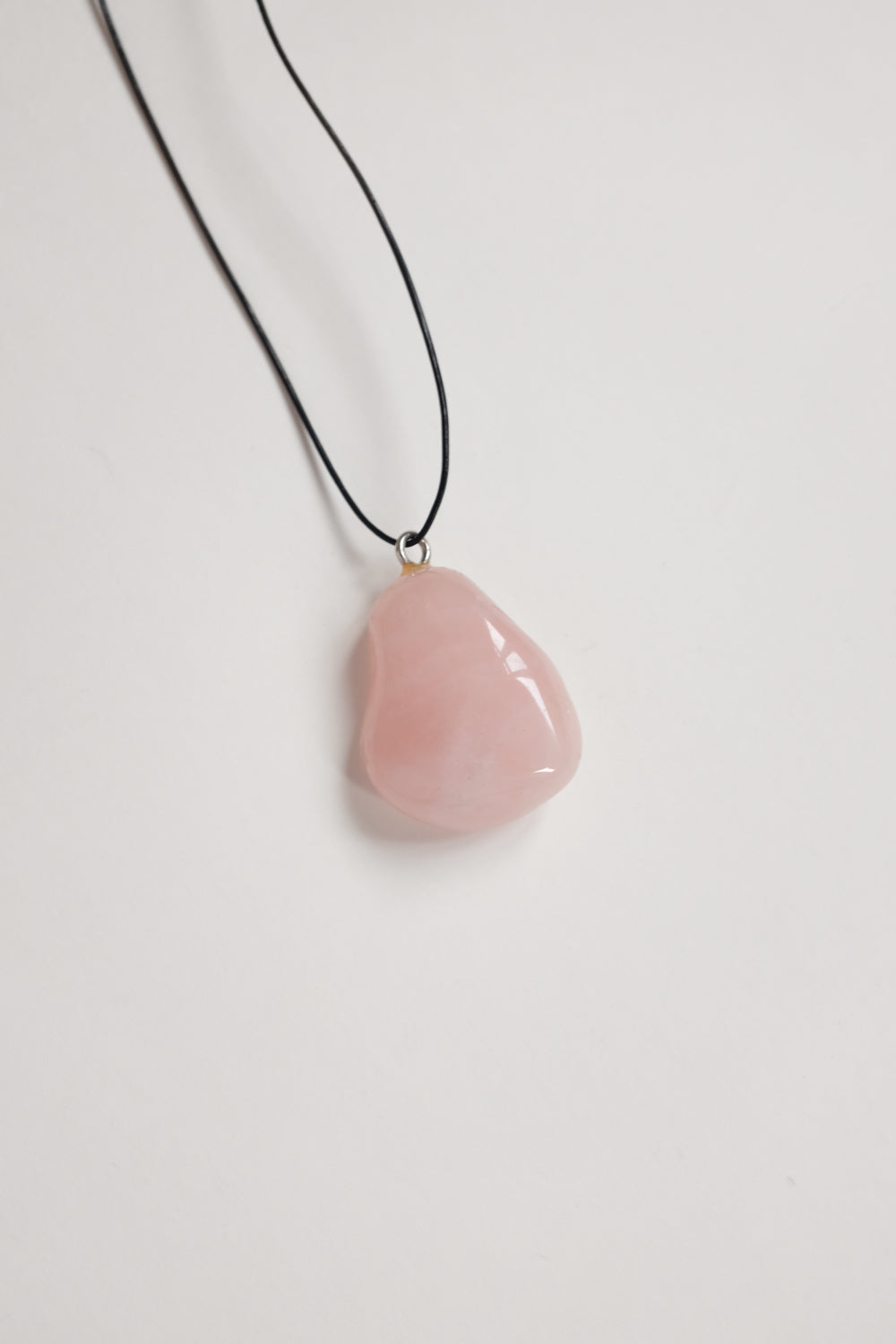 LEATHER NECKLACE WITH VINTAGE ROSE QUARTZ STONE