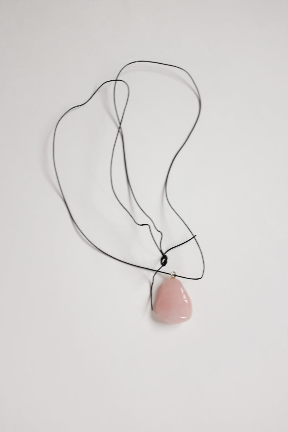 LEATHER NECKLACE WITH VINTAGE ROSE QUARTZ STONE