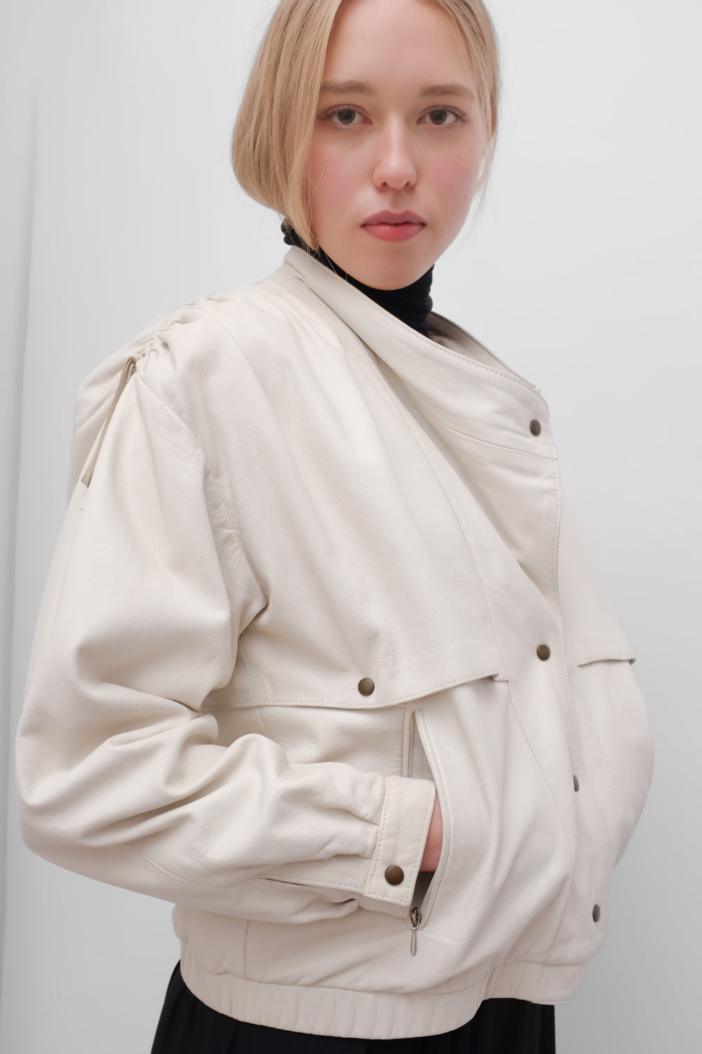 VINTAGE WHITE LEATHER BOMBER JACKET