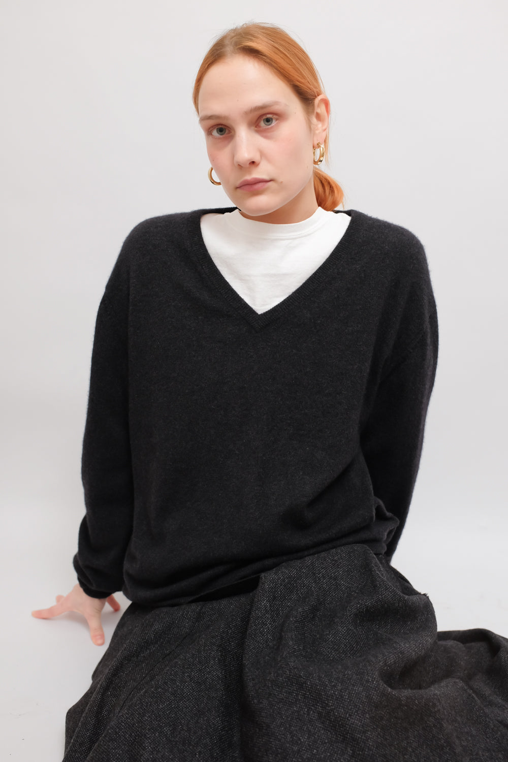 PURE CASHMERE ANTHRACITE V NECK KNIT