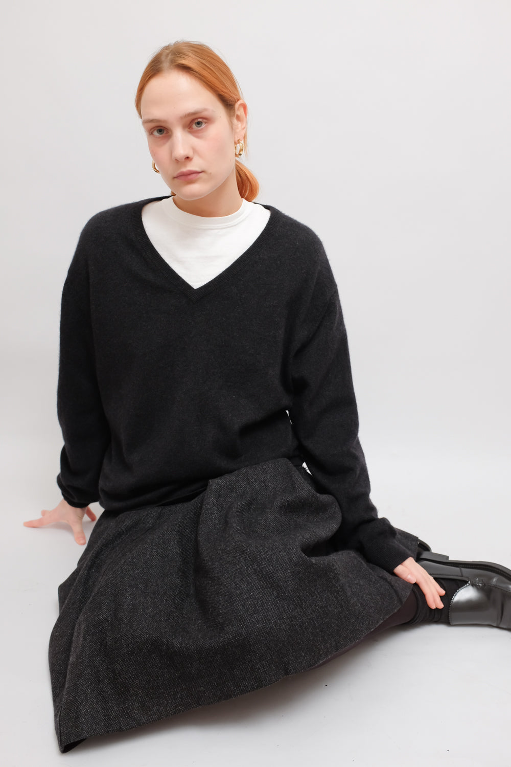 PURE CASHMERE ANTHRACITE V NECK KNIT