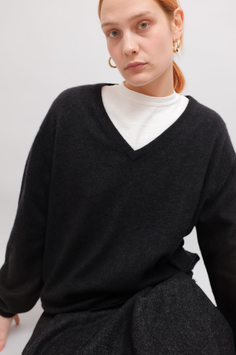 PURE CASHMERE ANTHRACITE V NECK KNIT