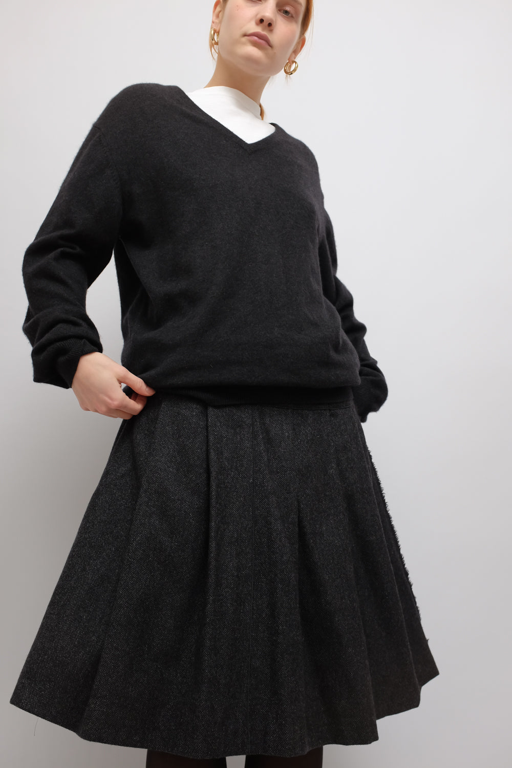 PURE CASHMERE ANTHRACITE V NECK KNIT