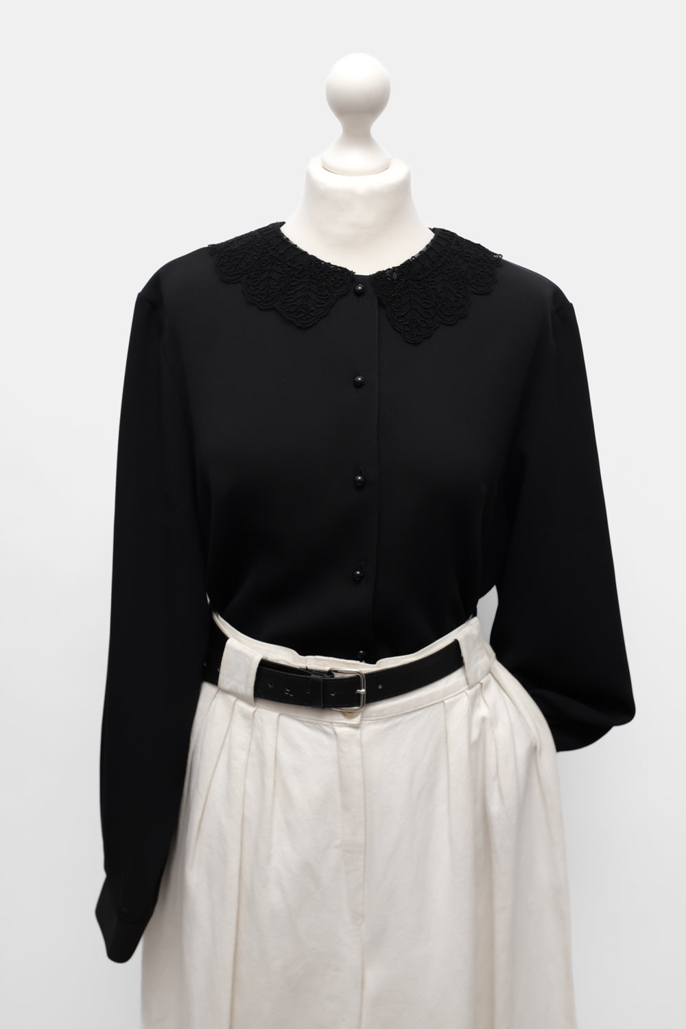 LACE COLLAR BLACK VINTAGE BLOUSE