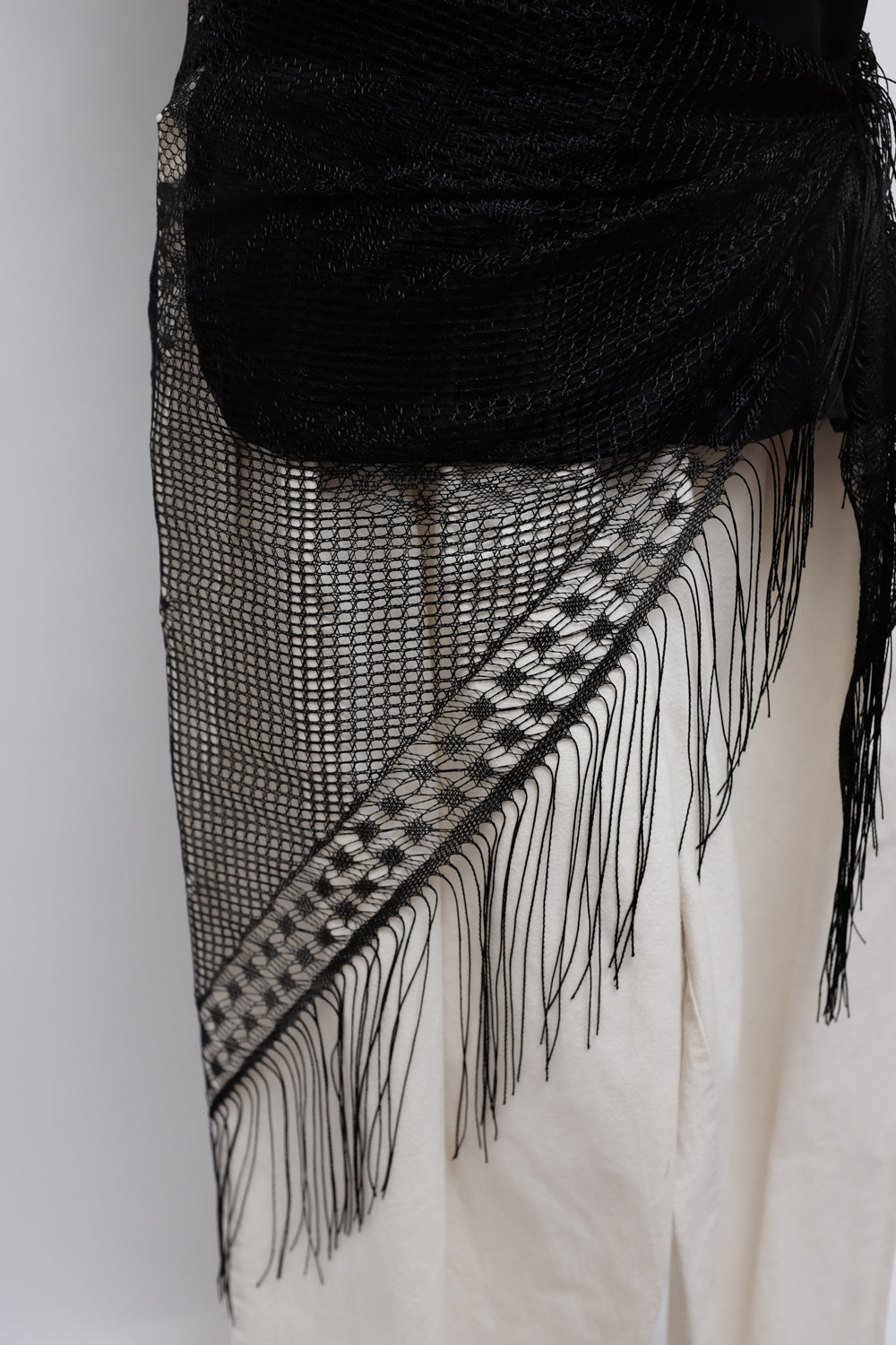 LUCID TRIANGLE BLACK LACE FLORAL SCARF