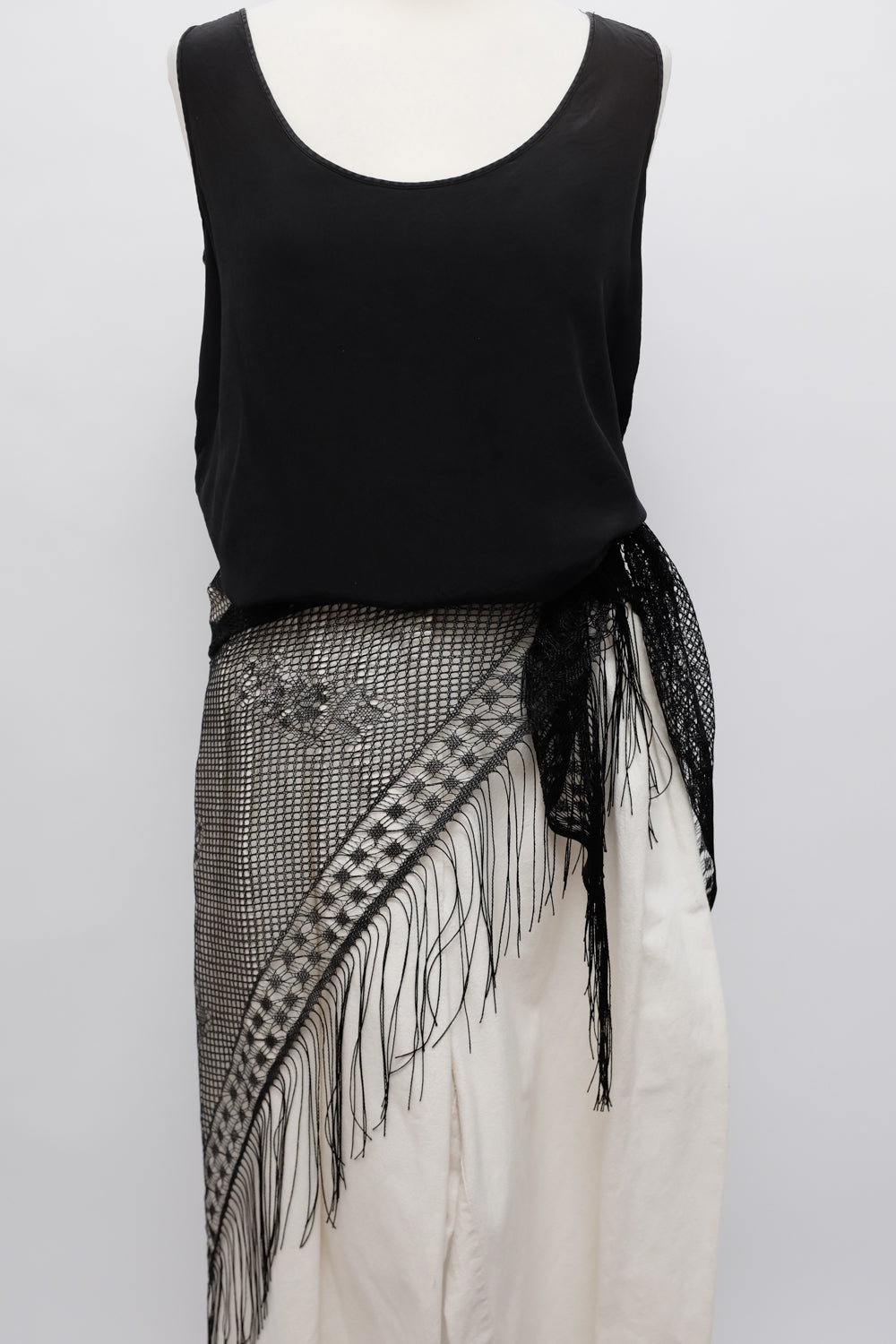 LUCID TRIANGLE BLACK LACE FLORAL SCARF