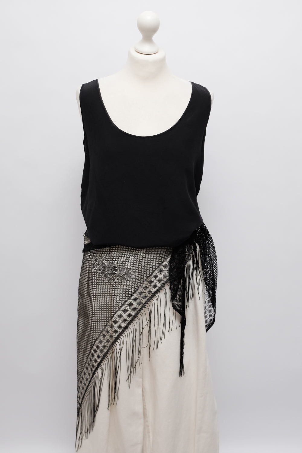 LUCID TRIANGLE BLACK LACE FLORAL SCARF