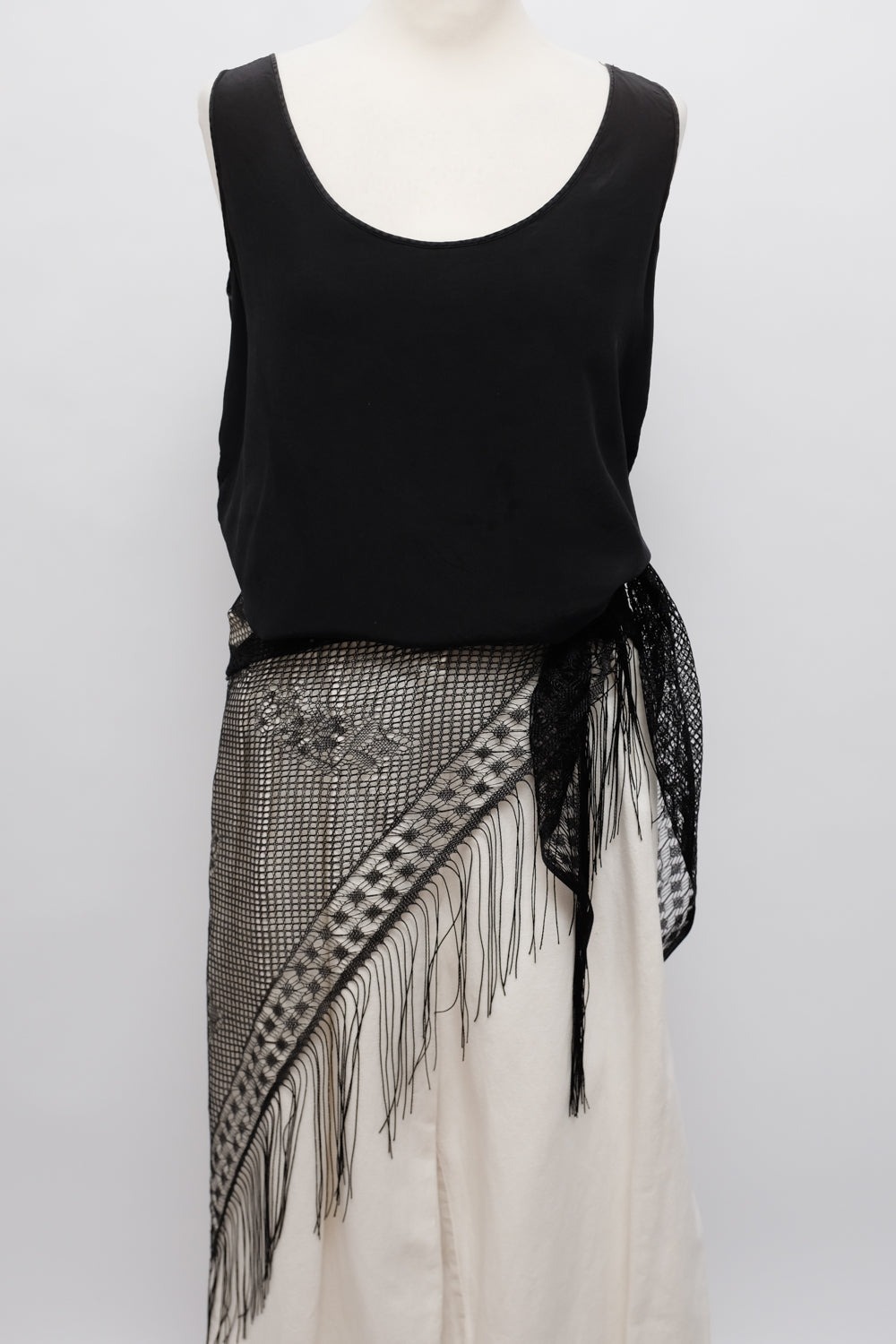 LUCID TRIANGLE BLACK LACE FLORAL SCARF