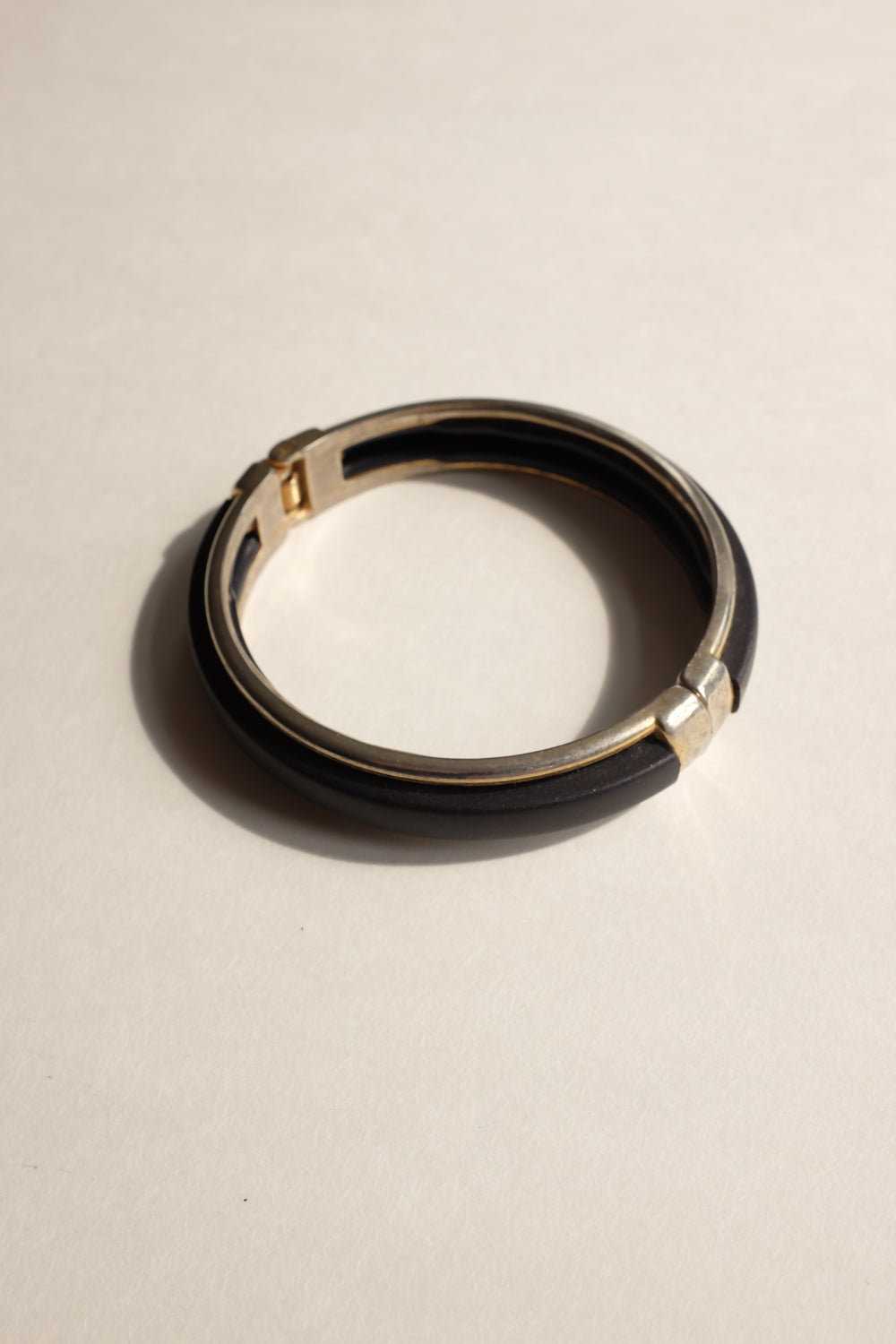 VINTAGE BOLD BLACK GOLD BRACELET