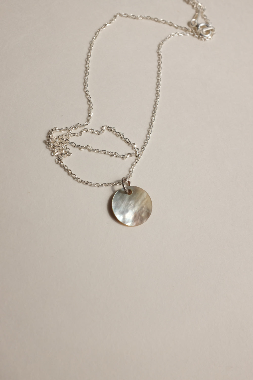 MOTHER OF PEARL MEDALLION 925 NECKLACE