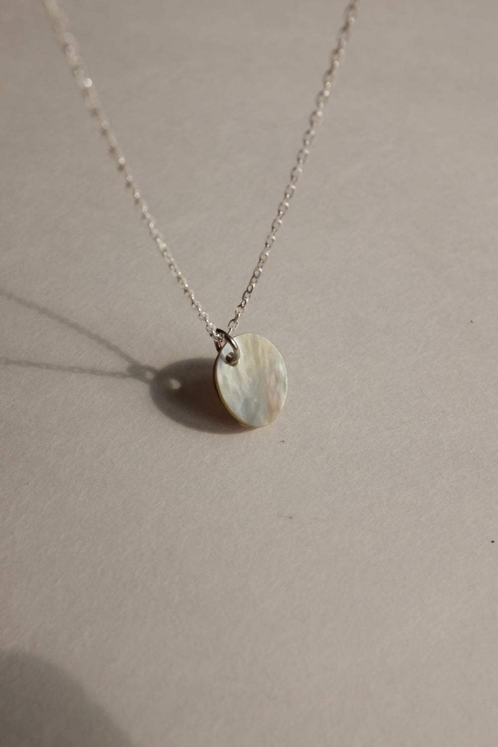 MOTHER OF PEARL MEDALLION 925 NECKLACE