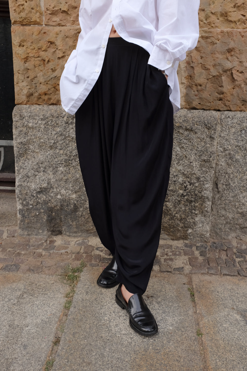 PURE VISCOSE BALLOON BLACK PANTS