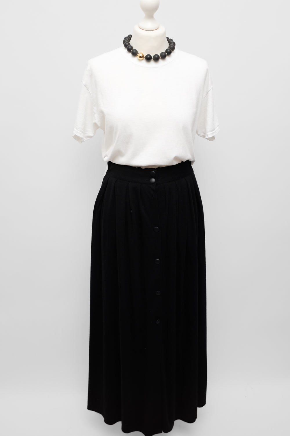 PLEATED BLACK VINTAGE MAXI SKIRT