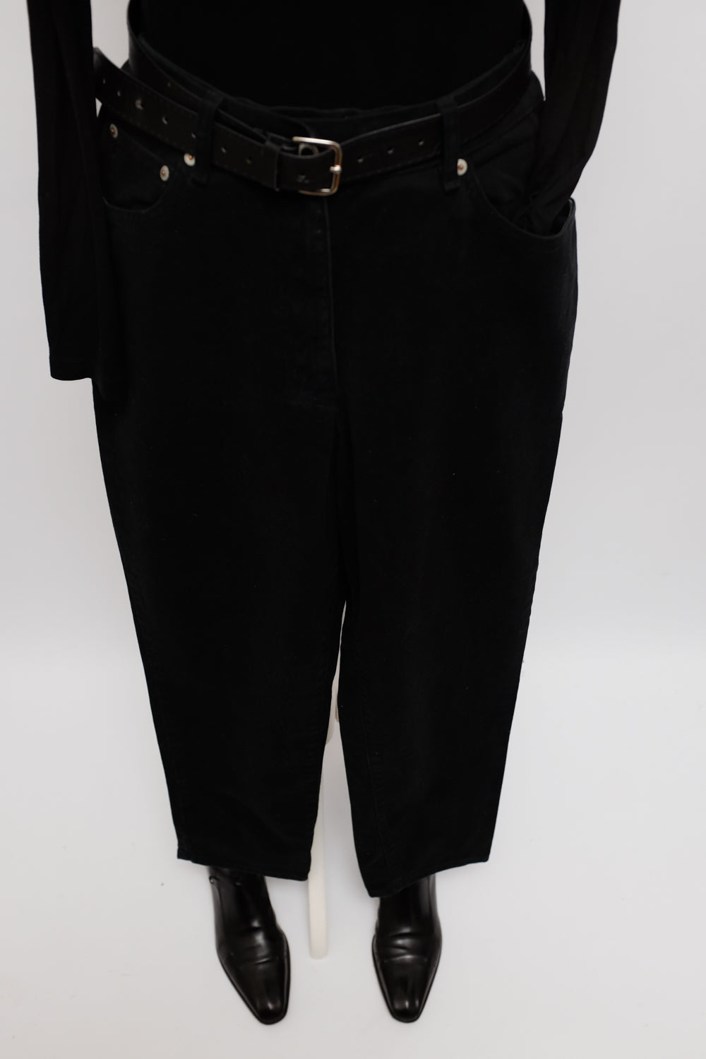 BLACK BARREL VINTAGE DENIM PANTS