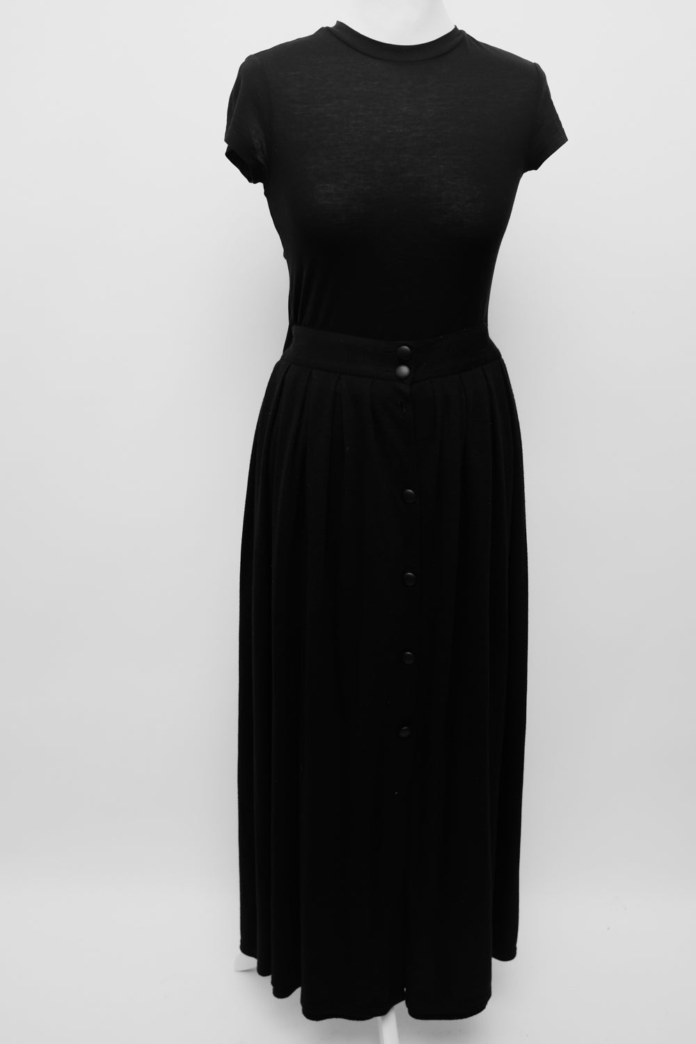 PLEATED BLACK VINTAGE MAXI SKIRT
