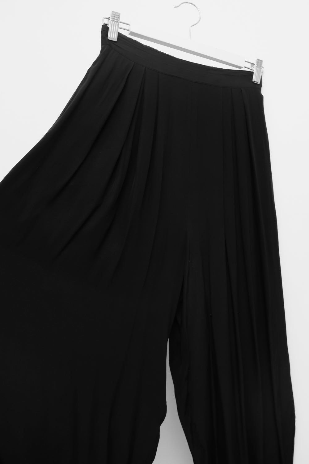 PURE VISCOSE BALLOON BLACK PANTS