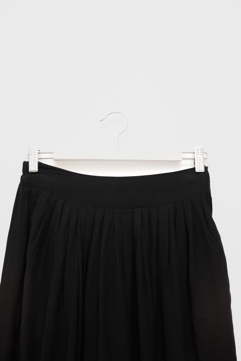 PURE VISCOSE BALLOON CROP BLACK PANTS
