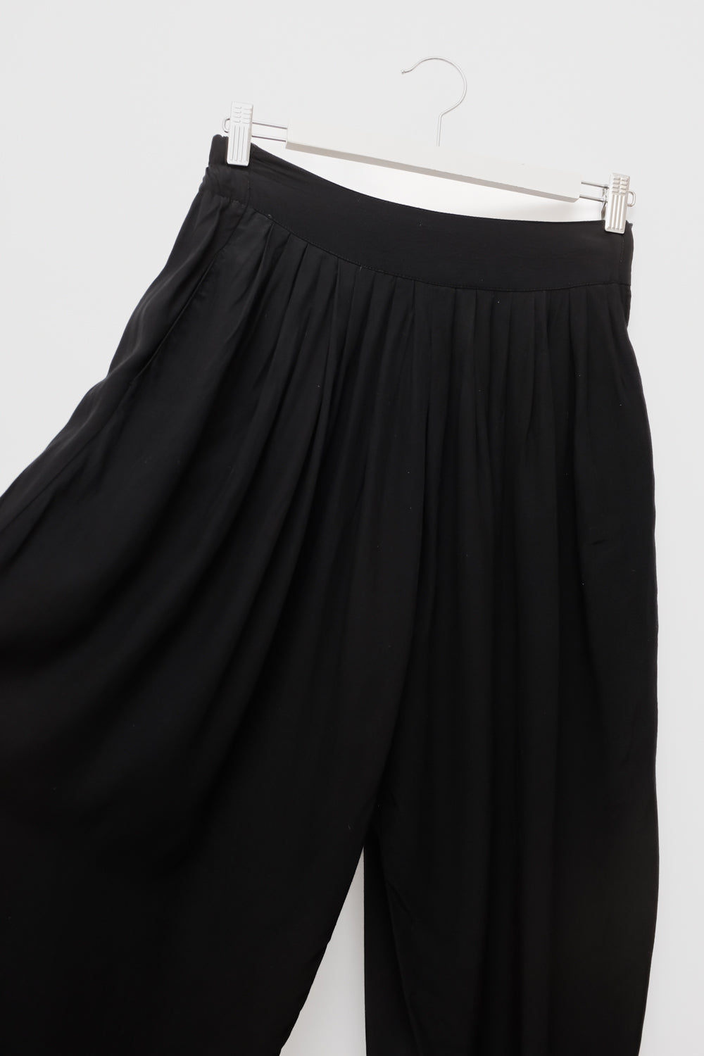 PURE VISCOSE BALLOON CROP BLACK PANTS