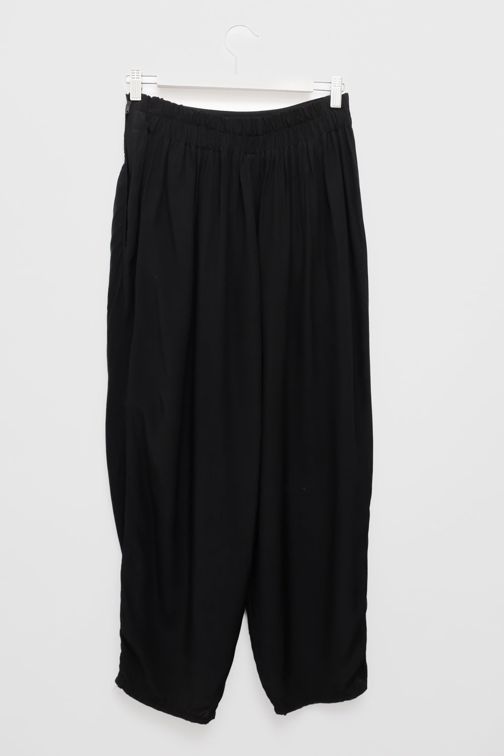 PURE VISCOSE BALLOON CROP BLACK PANTS