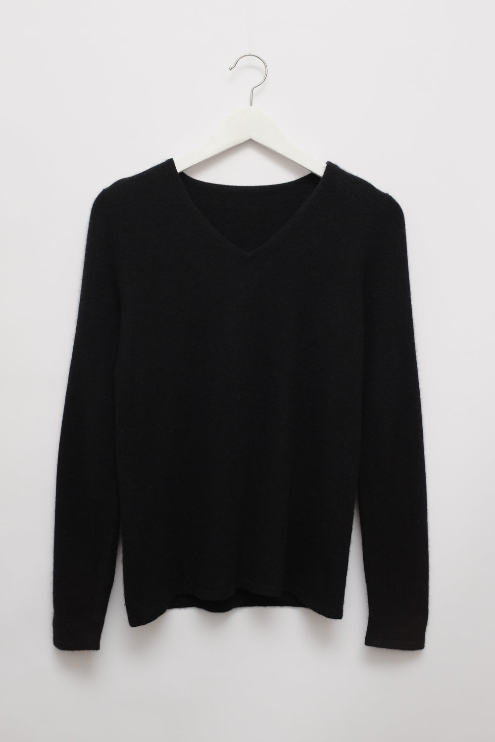 PURE CASHMERE V-NECK BLACK SWEATER