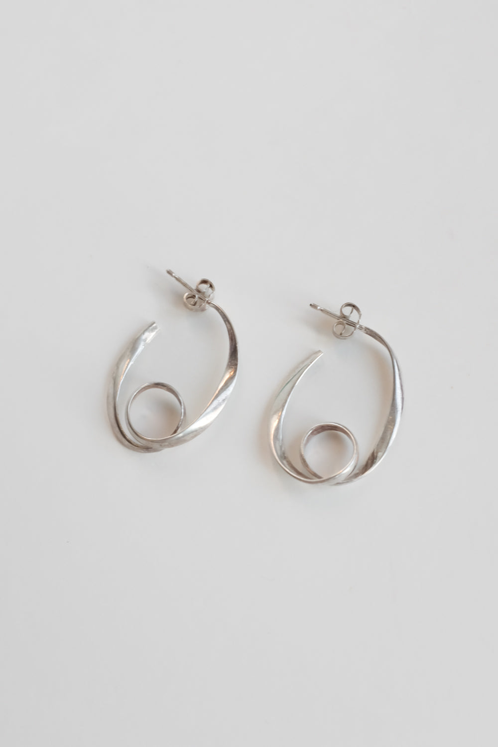 CURVED EARRINGS 925 SILVER