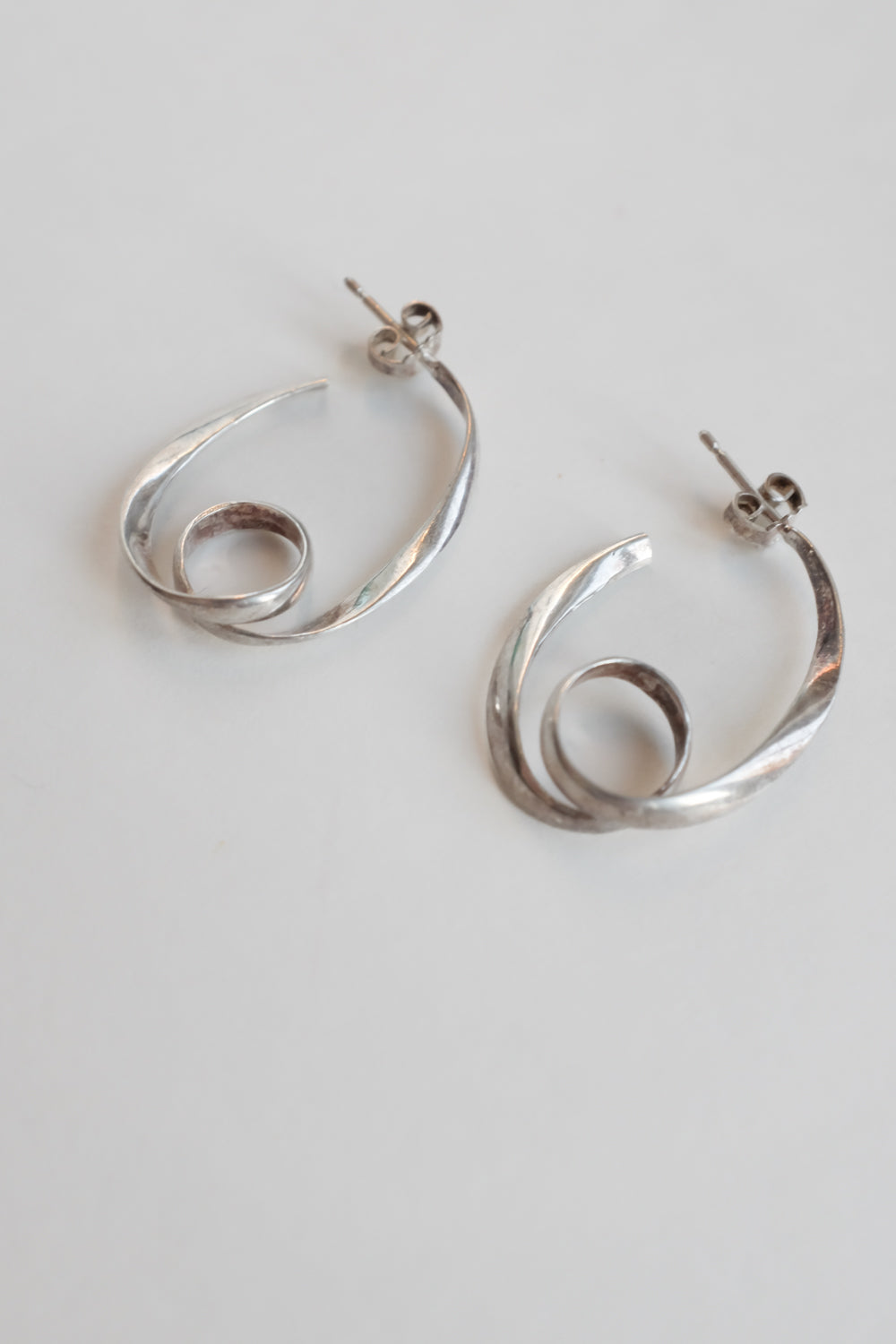 CURVED EARRINGS 925 SILVER