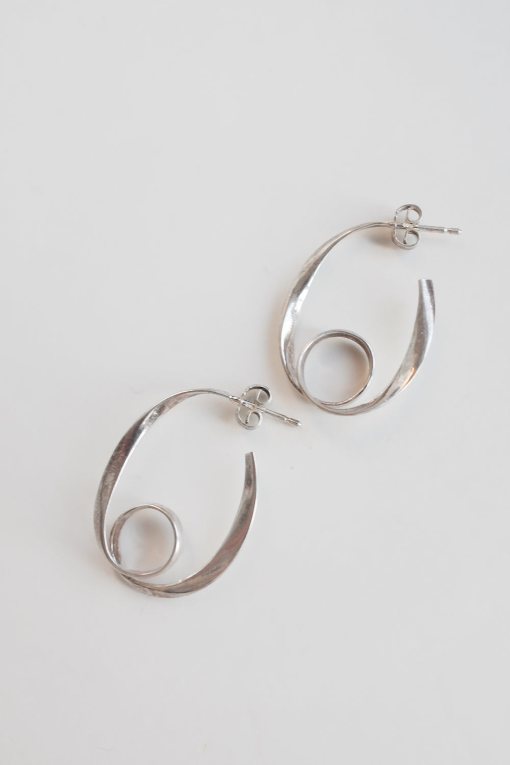 CURVED EARRINGS 925 SILVER