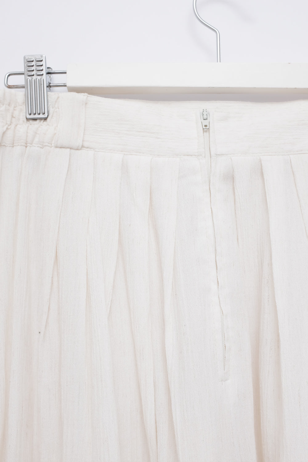 PLEATED CREAM CULOTTE MIDI SHORTS