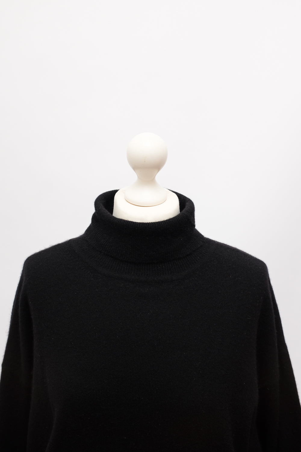PURE CASHMERE BLACK TURTLE SWEATER