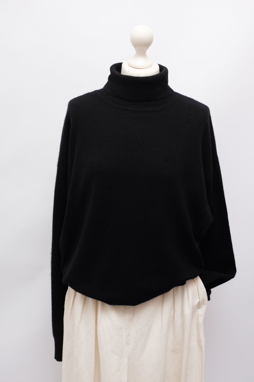 PURE CASHMERE BLACK TURTLE SWEATER