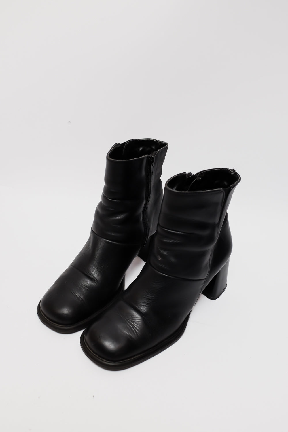 WARM DERBY BLACK LEATHER ANKLE BOOTS 39