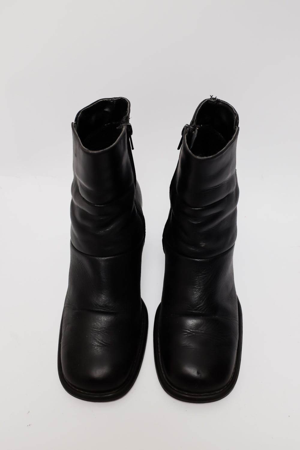 WARM DERBY BLACK LEATHER ANKLE BOOTS 39