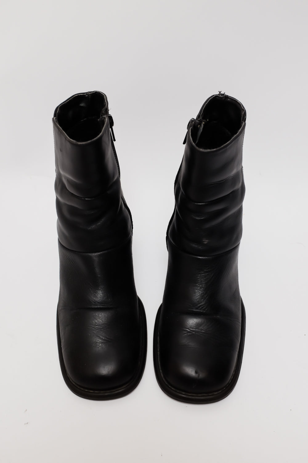 WARM DERBY BLACK LEATHER ANKLE BOOTS 39