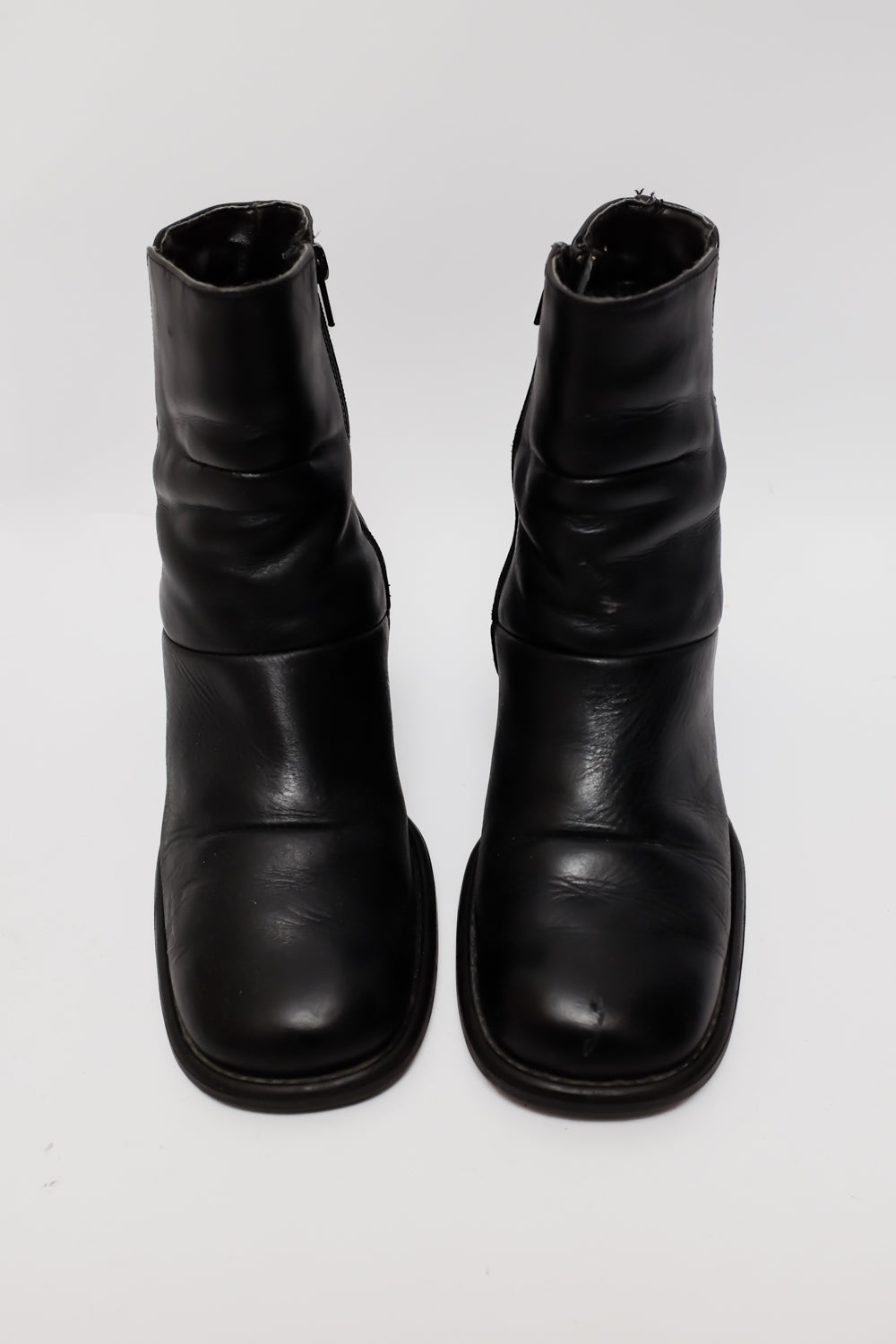 WARM DERBY BLACK LEATHER ANKLE BOOTS 39