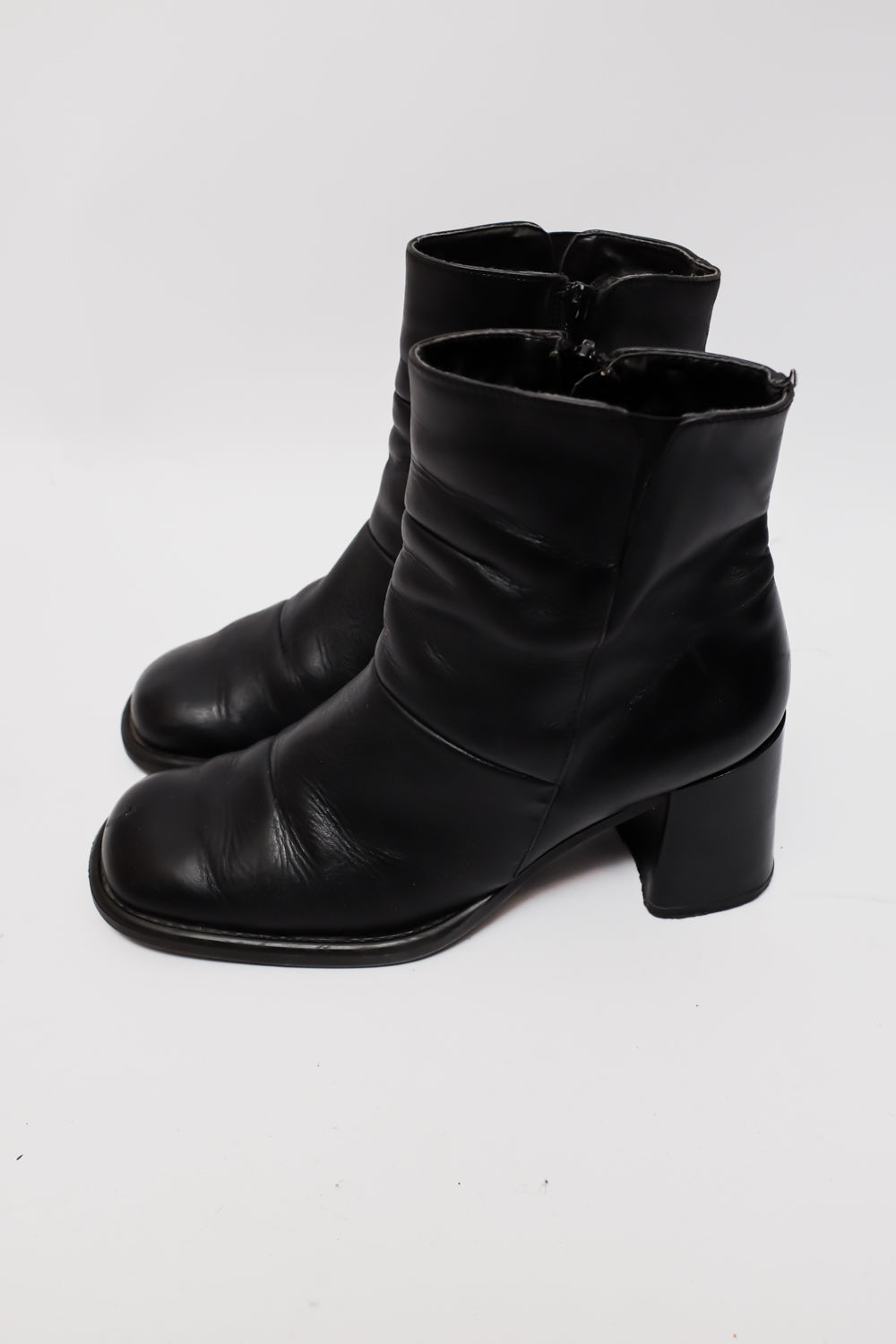 WARM DERBY BLACK LEATHER ANKLE BOOTS 39