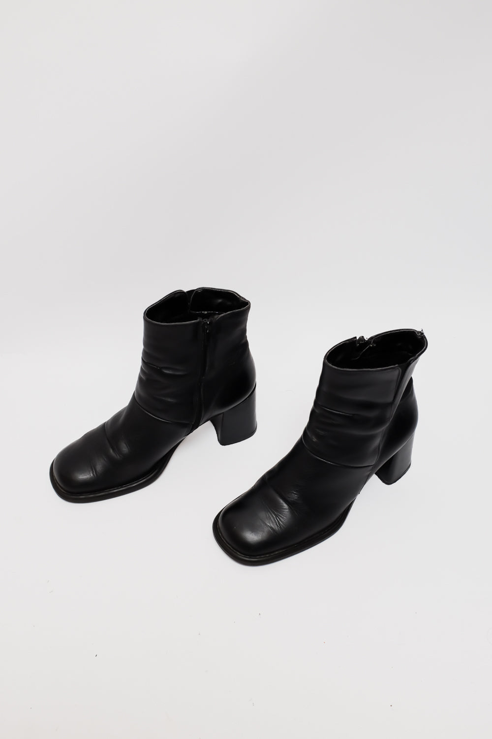 WARM DERBY BLACK LEATHER ANKLE BOOTS 39
